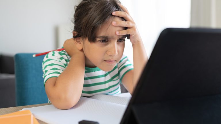 7 Sinais que Seu Filho Tem Problema de Visão e Você Não Nota
